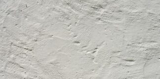 Czy farby kredowe trzeba woskować?